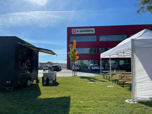 FIREMNÍ CATERING - V - PODLAHY .jpg