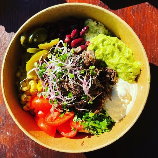 OBĚD - MEXICKÁ BOWL S TRHANÝM HOVĚZÍM KRKEM
