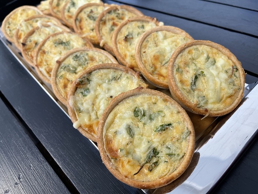 SVAČINOVÝ CIBULOVO - SÝROVÝ QUICHE